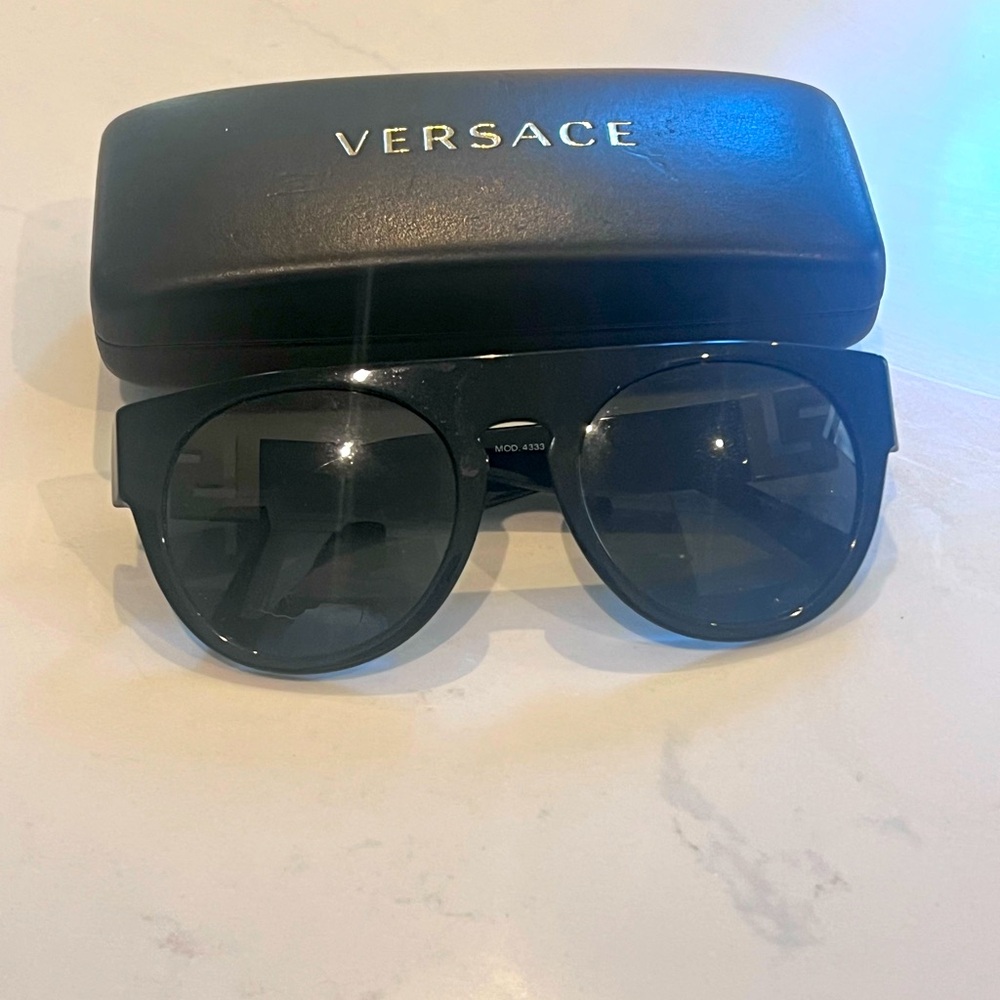 VERSACE Sunglasses VE 4333 GB1/87 55-21 145 Black & Gold Frame w/Gray Lenses.